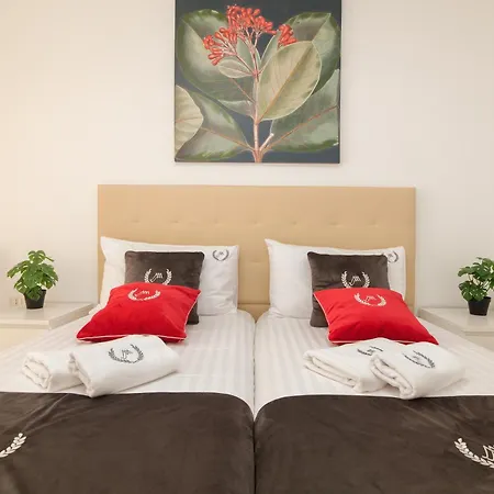 Maapartmentses Garden דירה